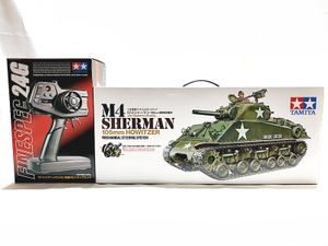 タミヤ 1/16 RC戦車 M4シャーマンーマン(105mm榴弾砲搭載型)・ファイ