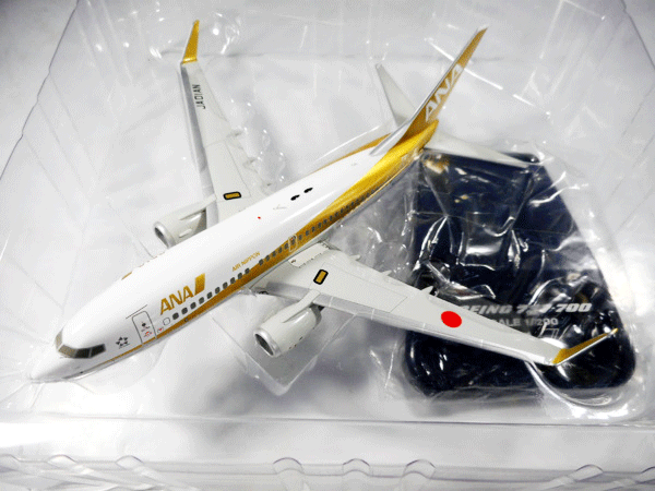 全日空商事<br />
 1/200 ANA B737-700 ゴールドジェット