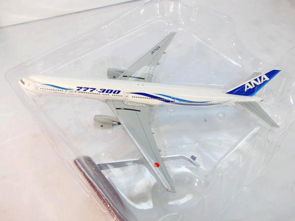 全日空商事<br />
1/200 ANA ボーイング777-300 スペシャルマーキング