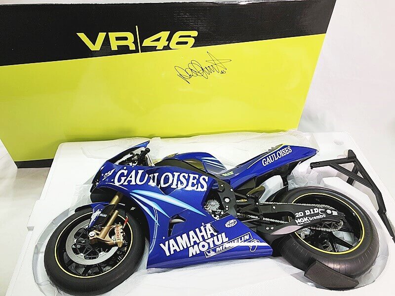 PMA　1/4　ヤマハ YZR-M1 V.ロッシ 世界チャンピオン ’04 ゴロワーズ 買取