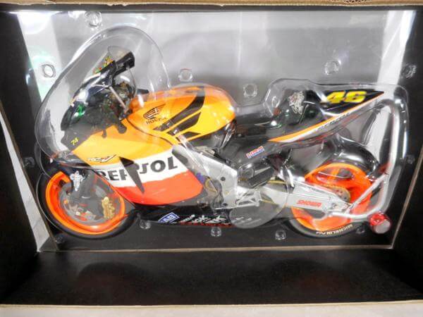 PMA 1/6 ホンダRC221V V・ロッシ MotoGP '03 #062037146