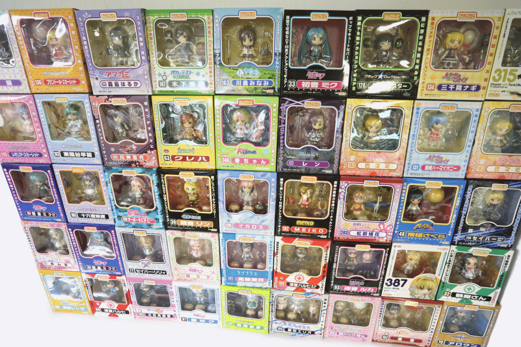 大人気シリーズねんどろいどは、ゆるかわなフォルムで見る人を癒してくれるシリーズです。パーツも付け替え可能で自在にポーズを変えることができます。