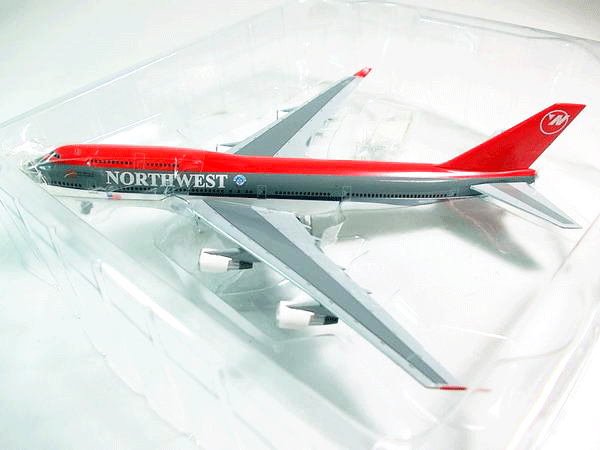 ドラゴン 1/400 ノースウエスト B747-451