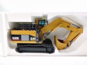 NZG 1/50 CAT 5130B