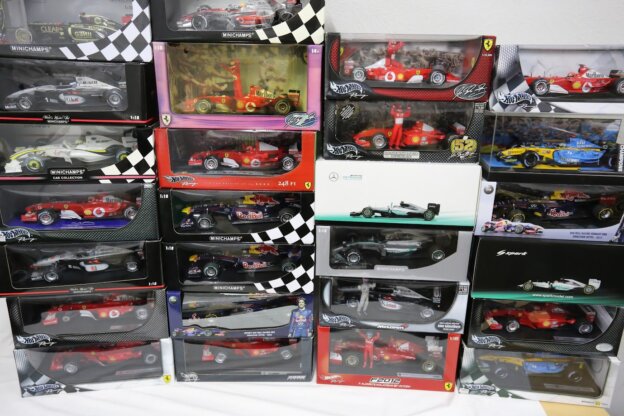 フリマアプリでの出品はトラブルの元!? 家族が大量のおもちゃ処分で専門店を選ぶべき理由