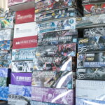 部屋を占領する大量の積みプラ。「全部手放す必要はありません！」この記事では、モデラーが後悔しないための「残す箱と買取に出す箱の3つの仕分けルール」を解説。1年以上開けていないキットは宅配買取でサクッと資金に変え、本当に作りたいものだけを残す前向きな整理術をご提案します。