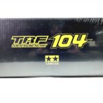 タミヤの1/10電動RC「TRF 104 シャーシキット（シュリンク未開封）」の買取実績をご紹介。いつか組もうと大切に保管していたラジコン、家族の手前や引越しで整理が必要になったコレクションをプロが厳正査定。まずはLINEで無料相場をチェックしませんか？